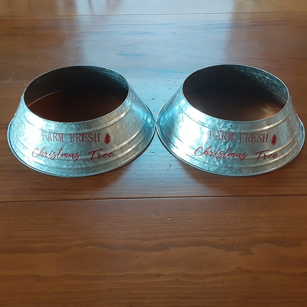 Christmas tree collars (set of two) in galvanized metal NWT